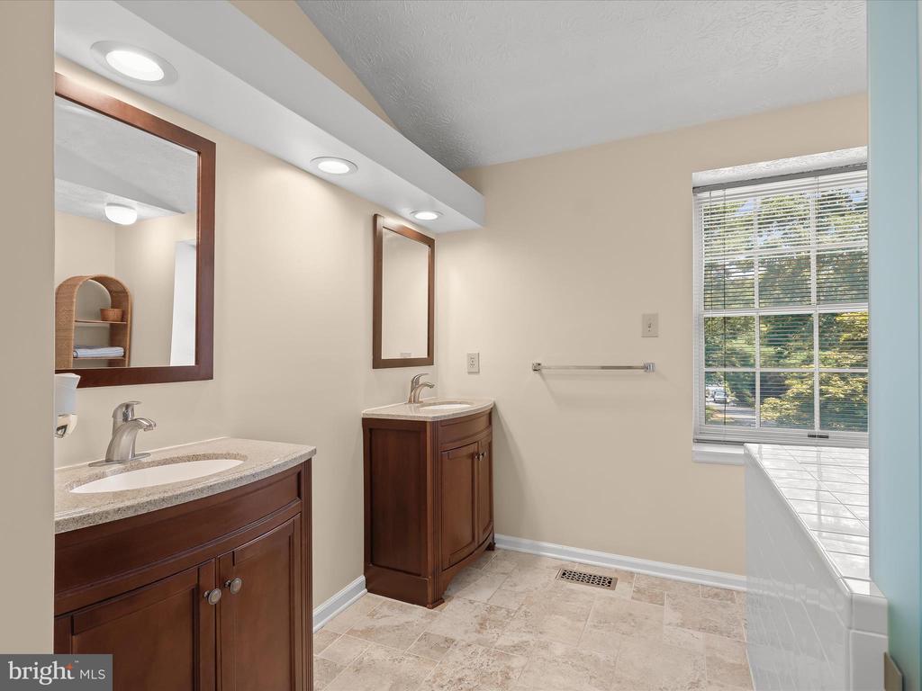8289 Hammond Branch Way