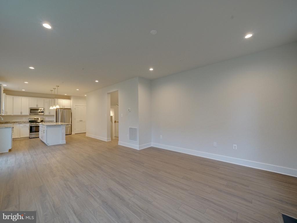 6412 Meadows Ln