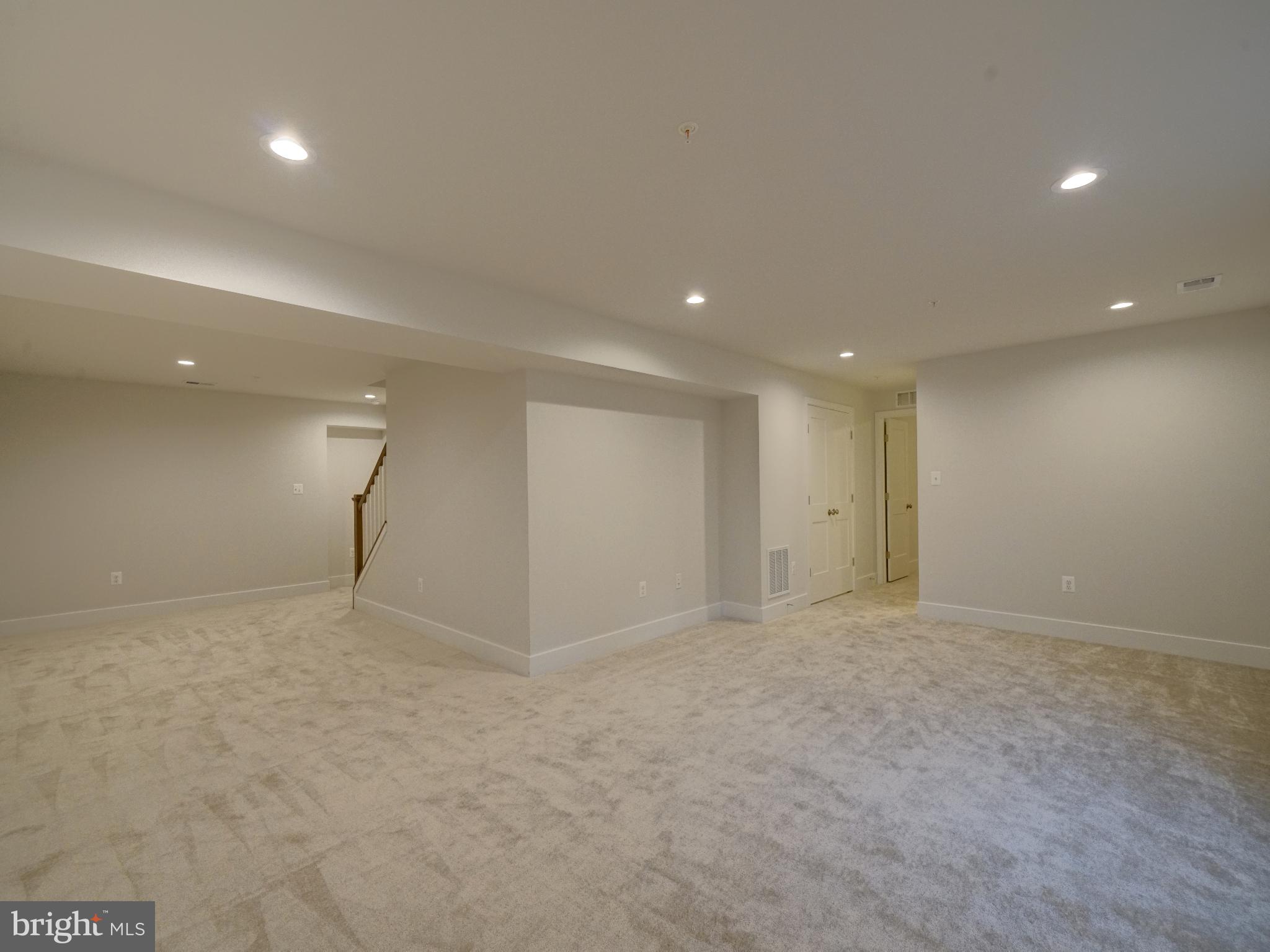 6412 Meadows Ln