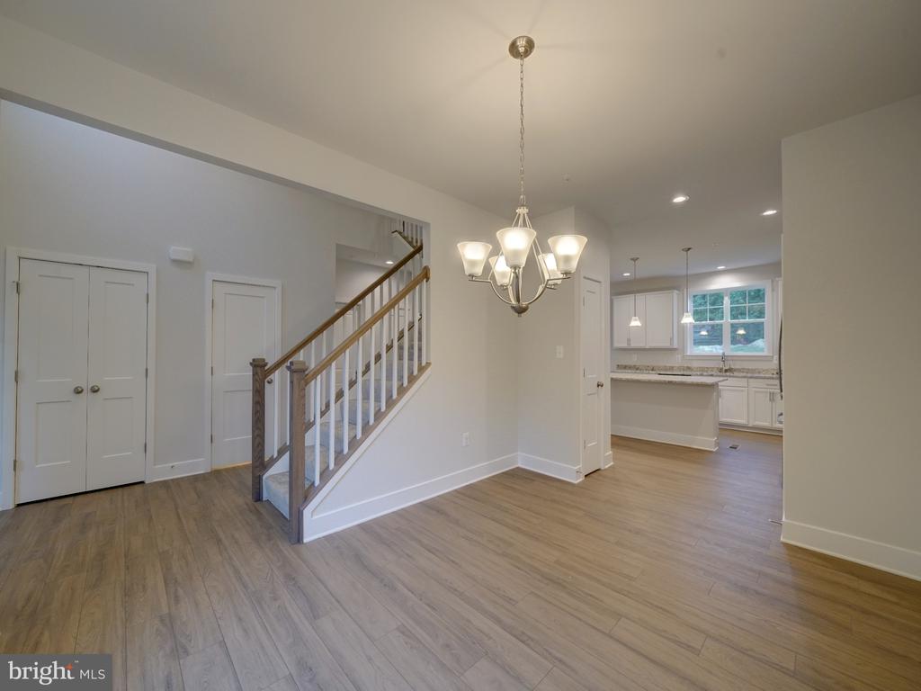 6412 Meadows Ln