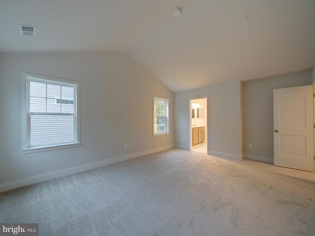 6412 Meadows Ln