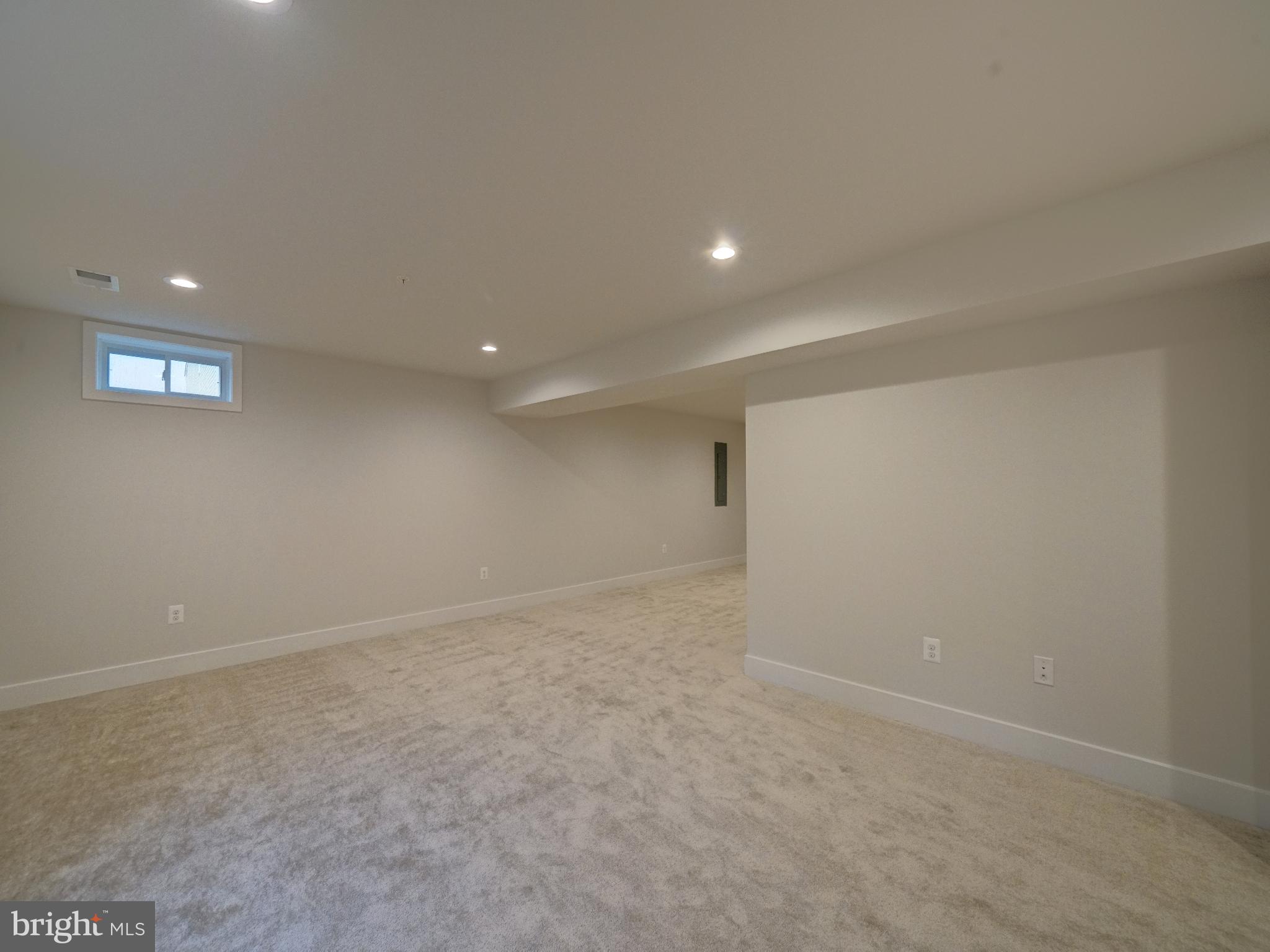 6412 Meadows Ln