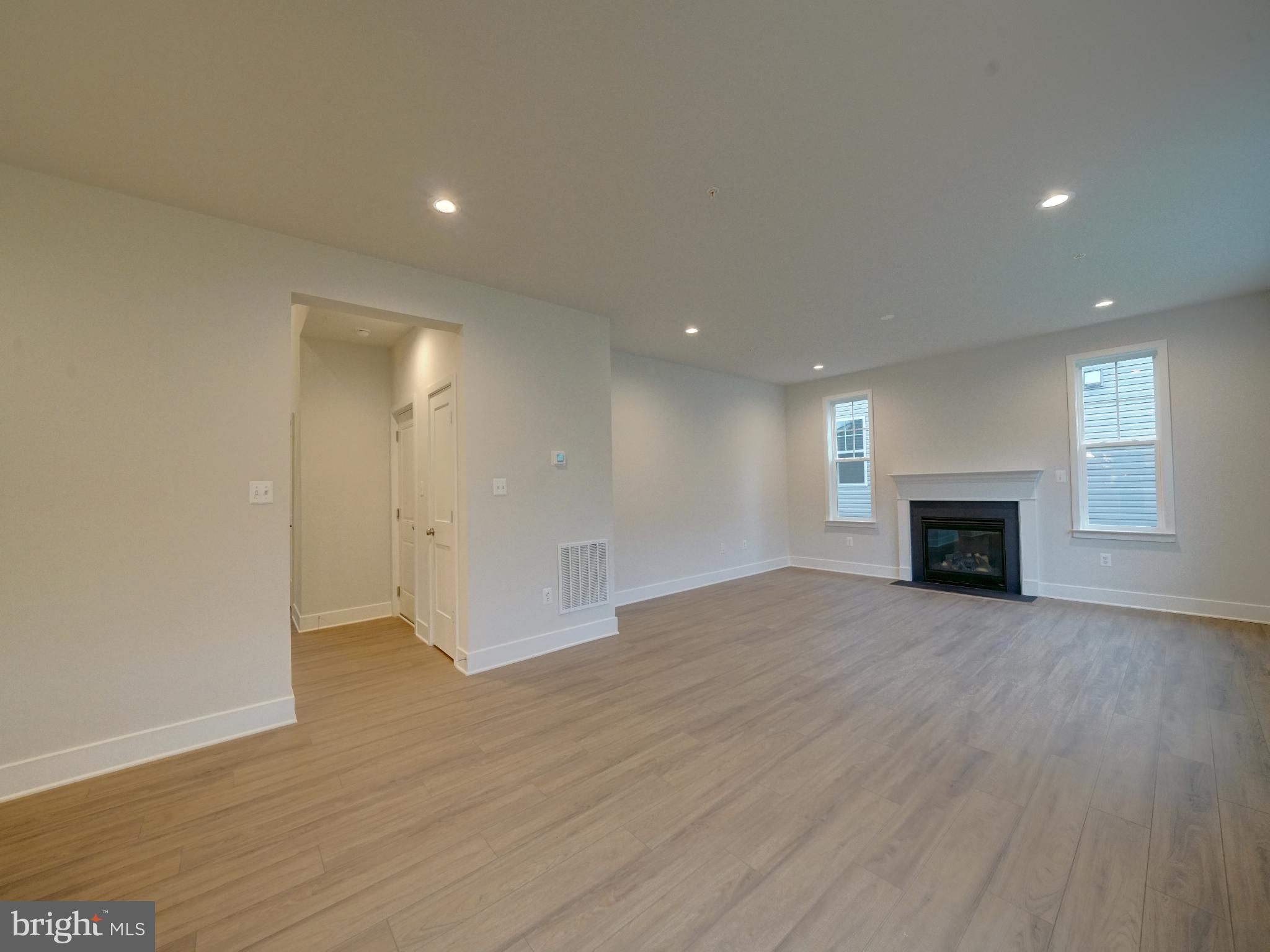 6412 Meadows Ln
