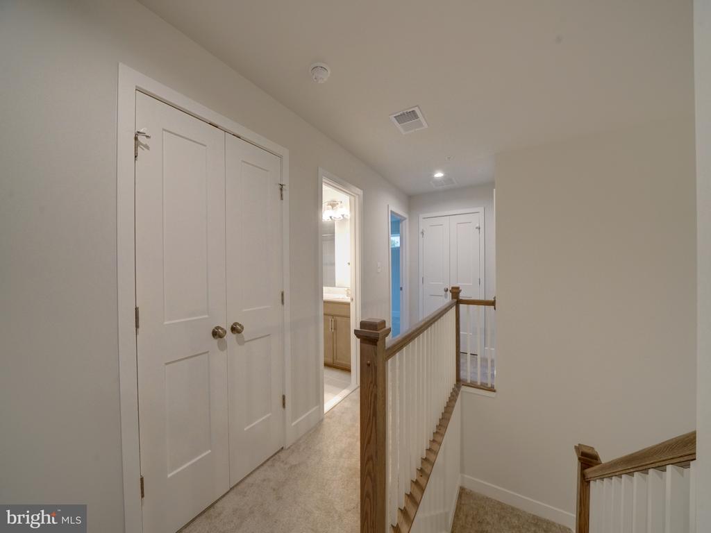 6412 Meadows Ln