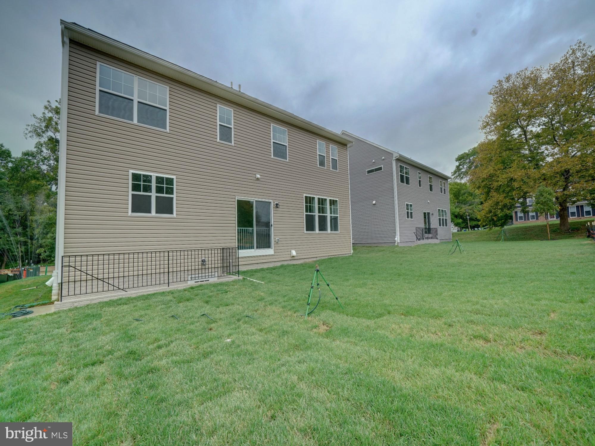 6412 Meadows Ln