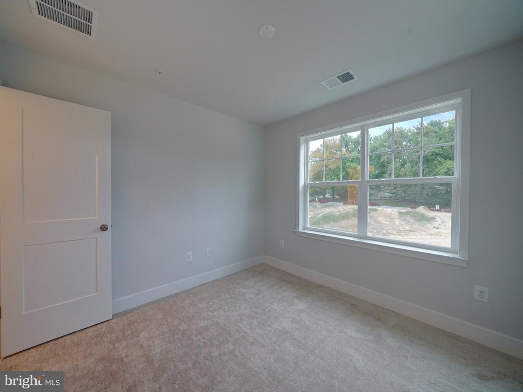 6412 Meadows Ln