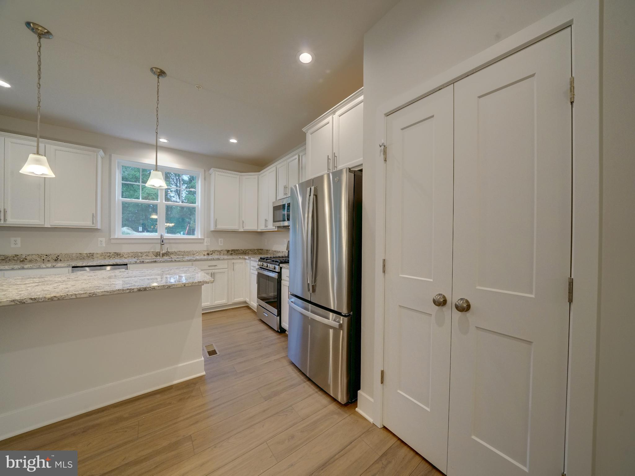 6412 Meadows Ln