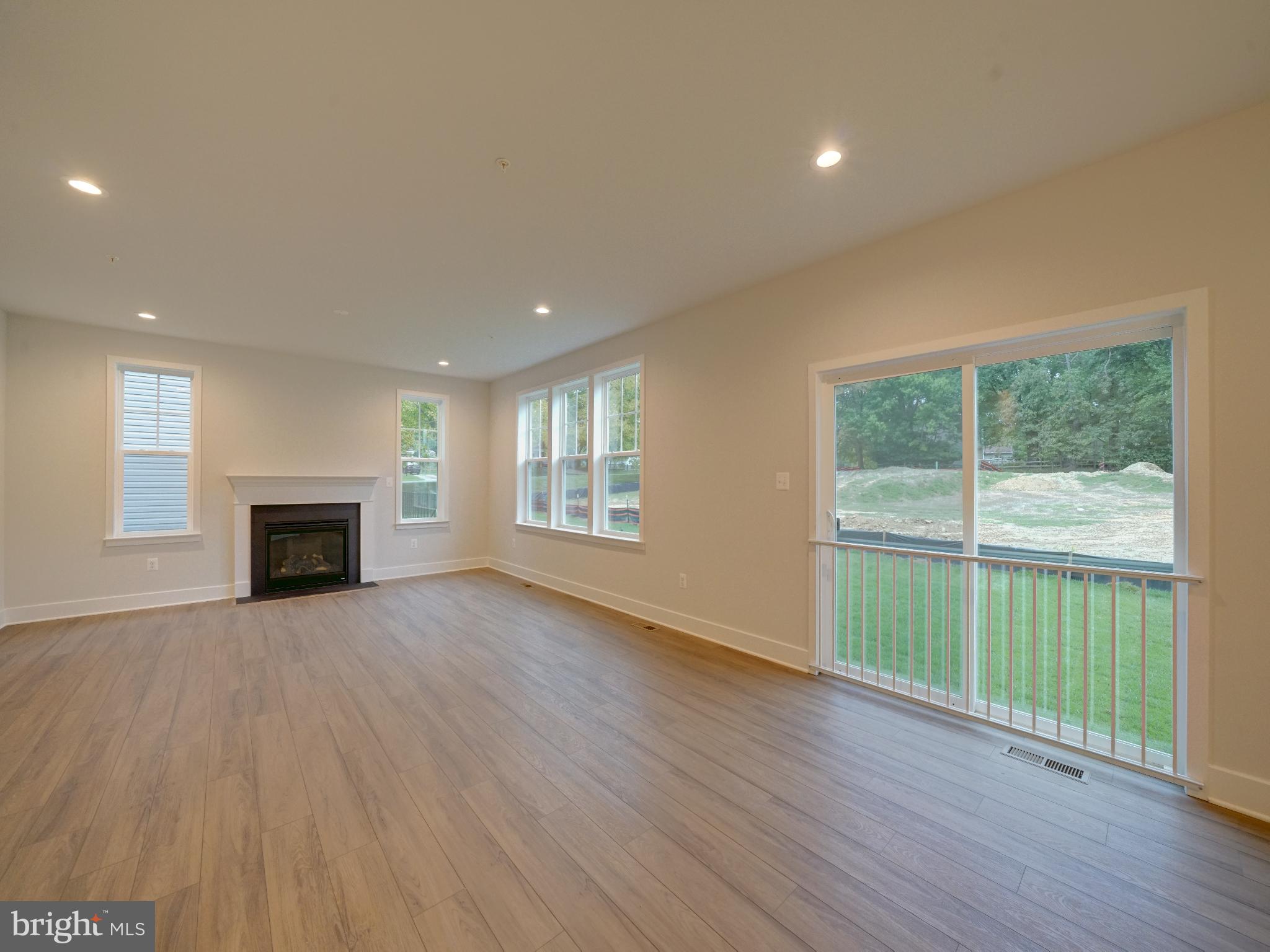 6412 Meadows Ln