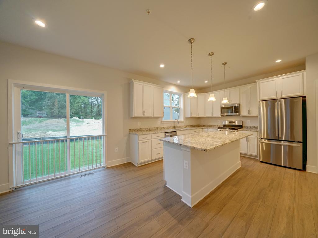 6412 Meadows Ln