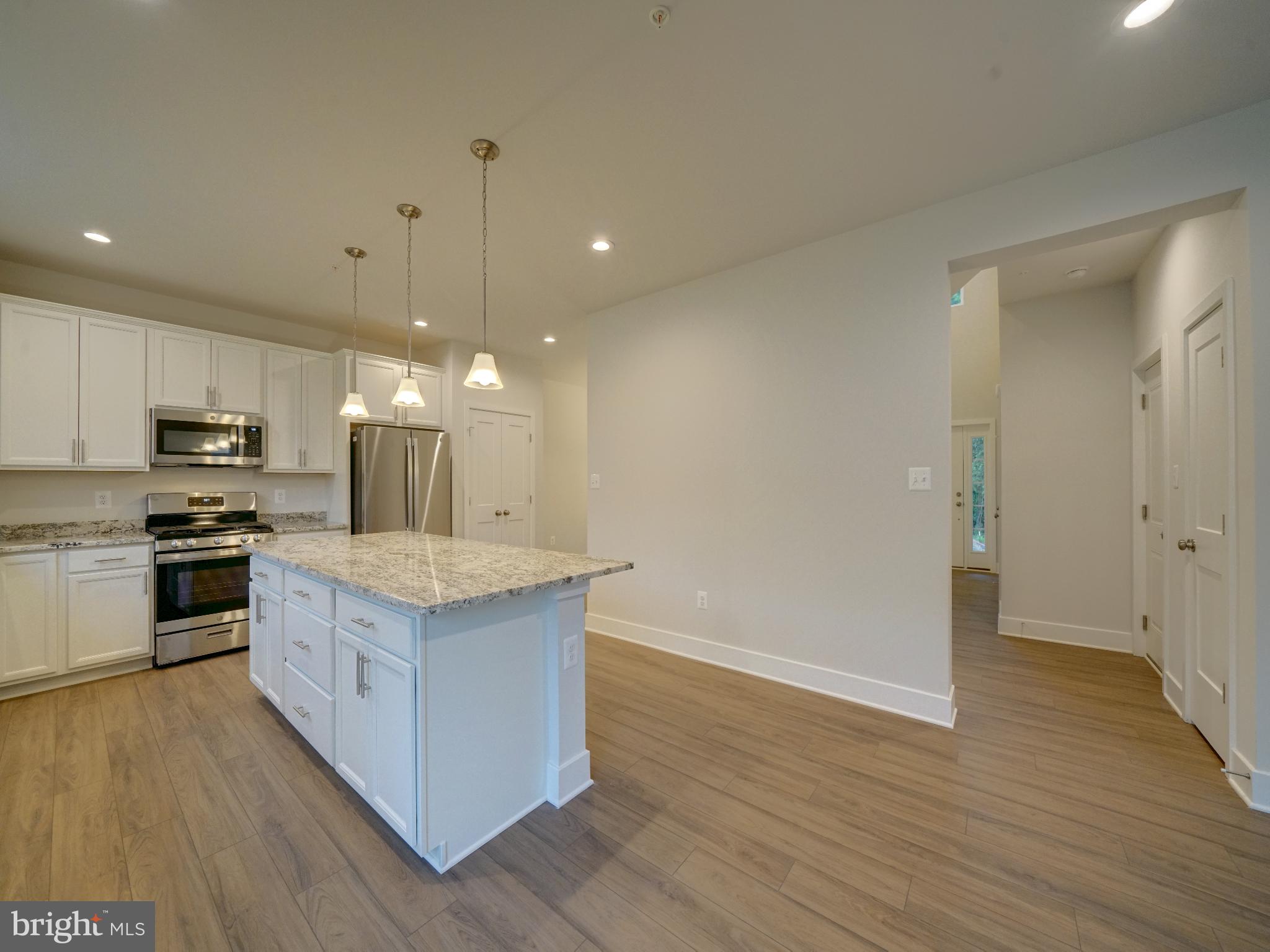 6412 Meadows Ln
