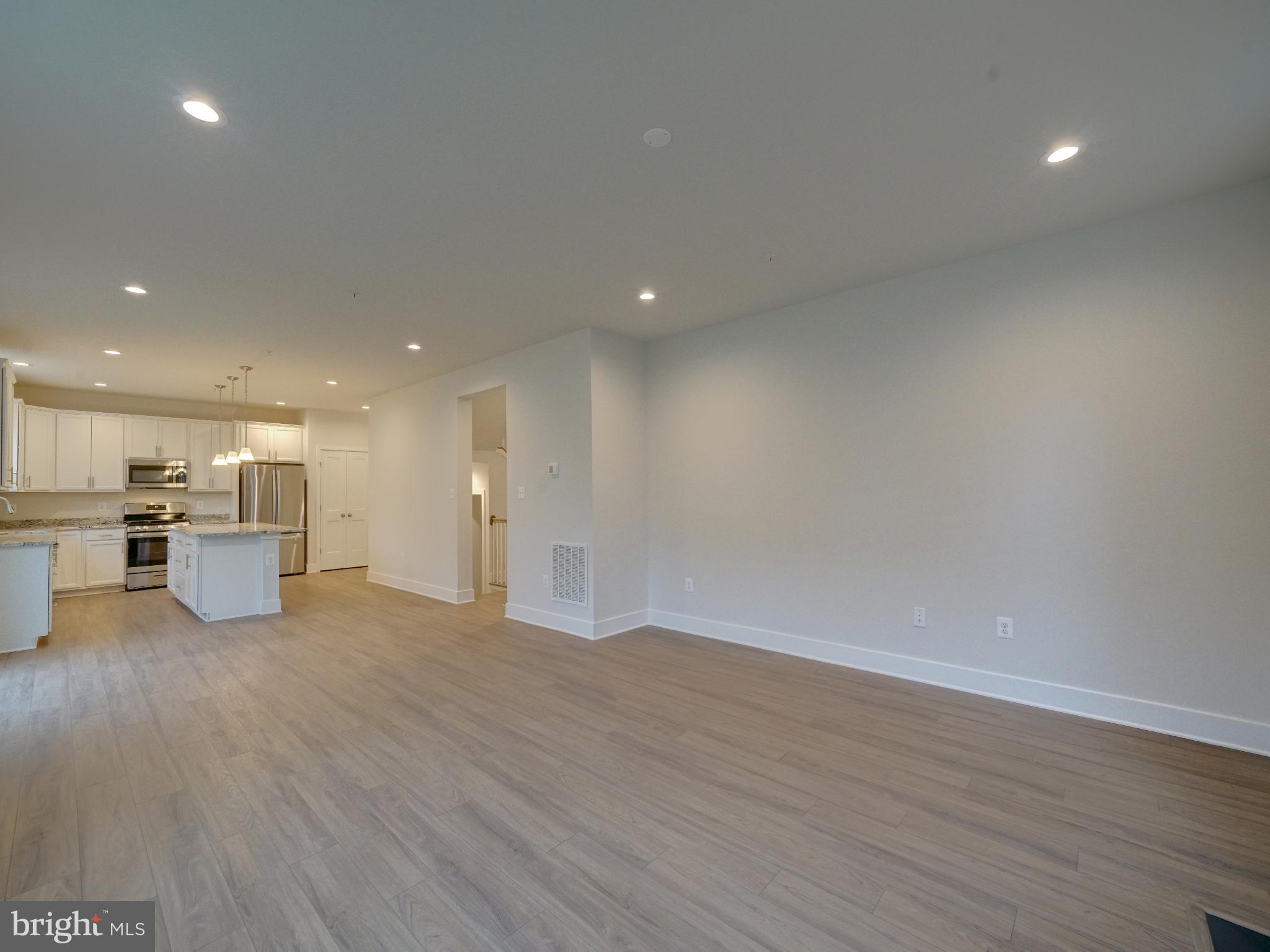 6412 Meadows Ln