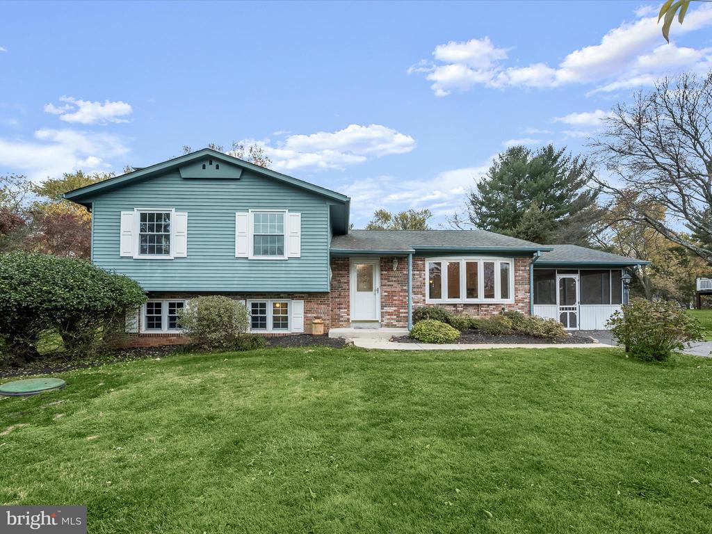 11353 Old Hopkins Rd