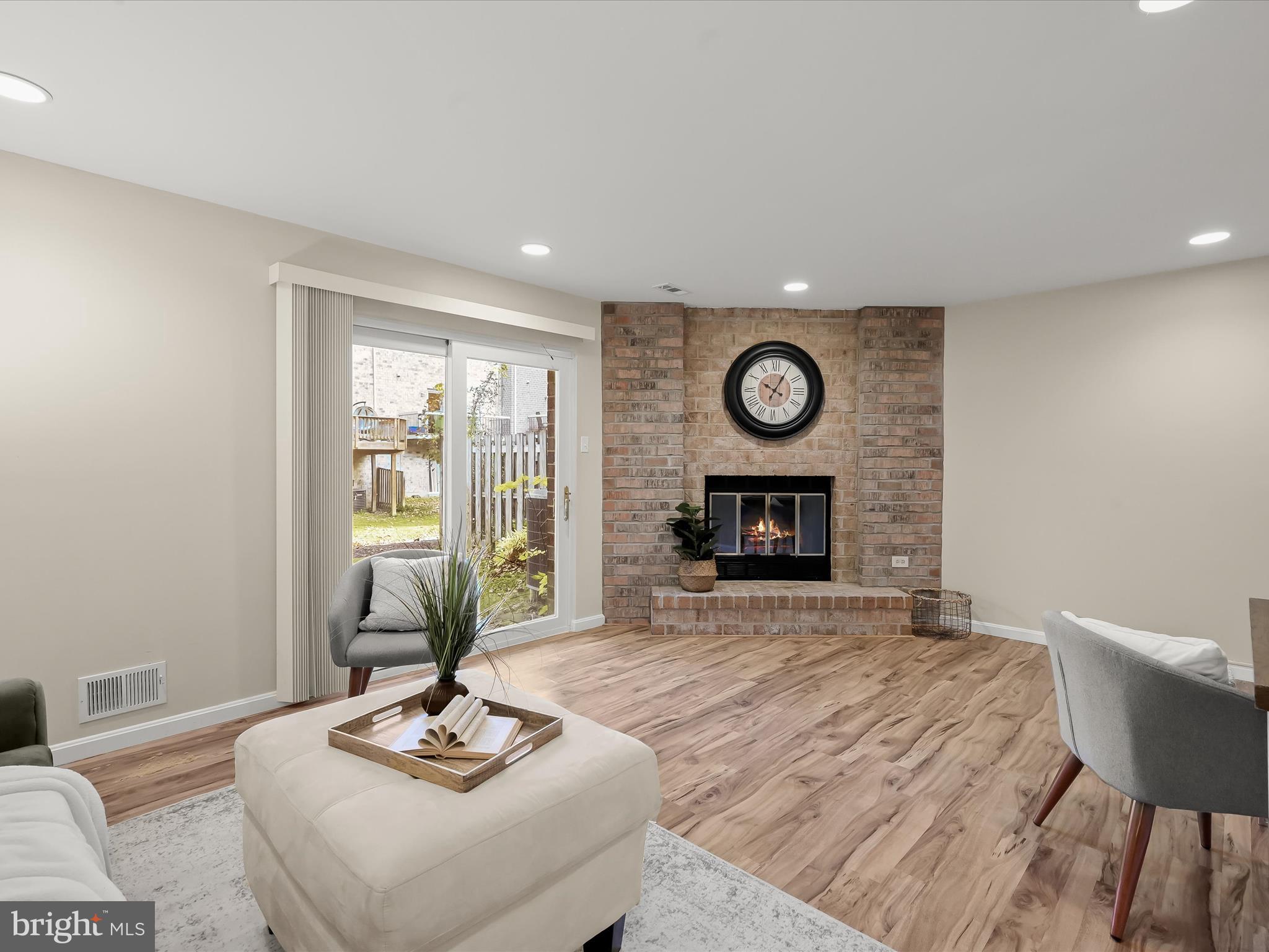 11838 New Country Ln