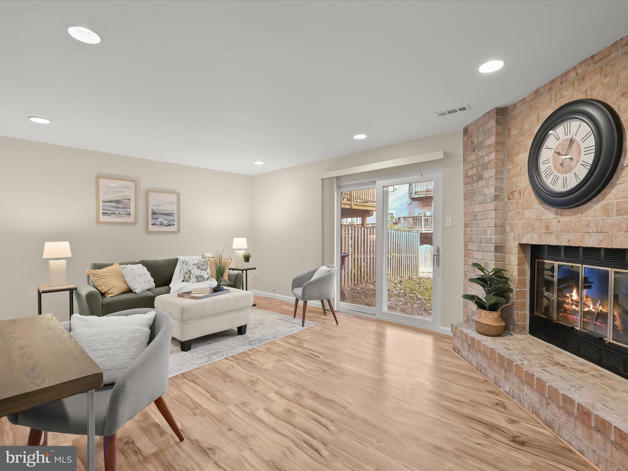 11838 New Country Ln