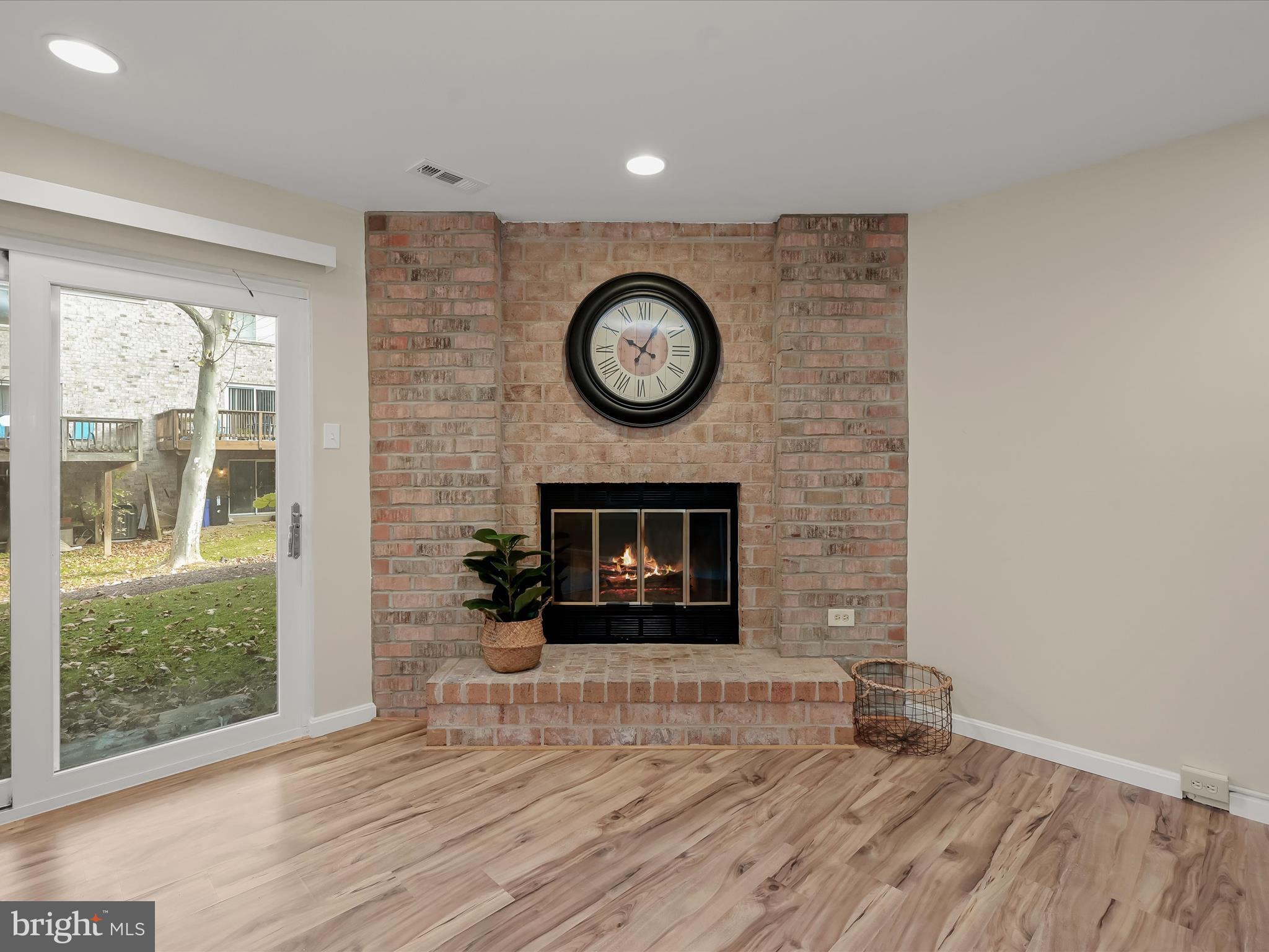 11838 New Country Ln