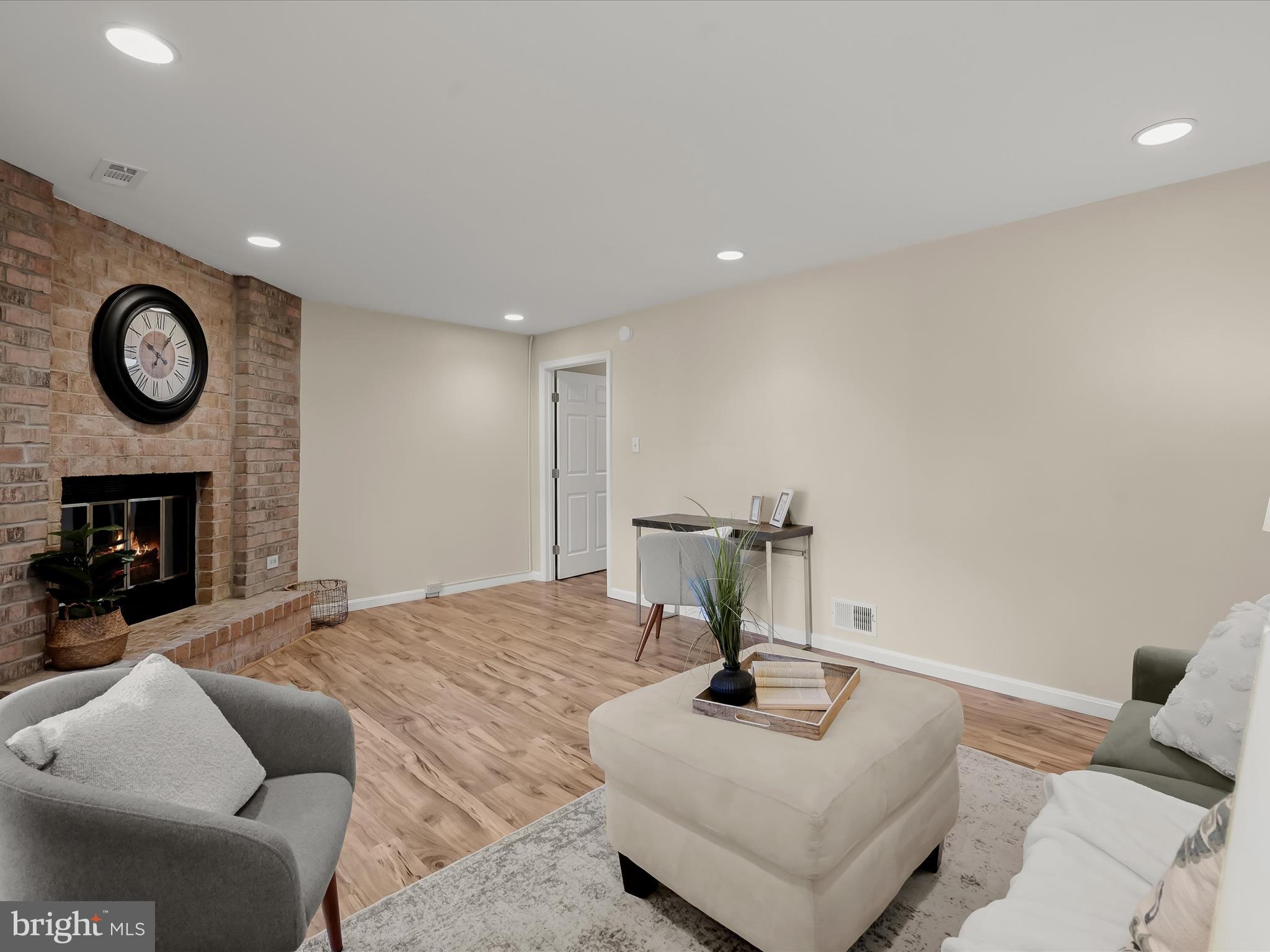 11838 New Country Ln