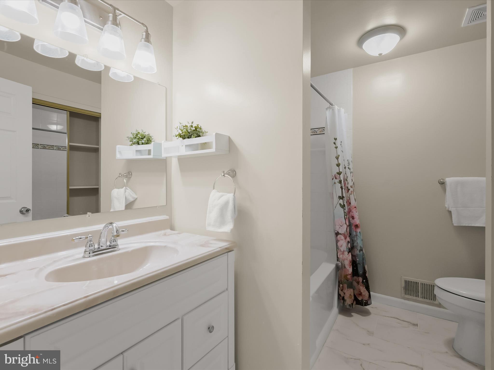 11838 New Country Ln