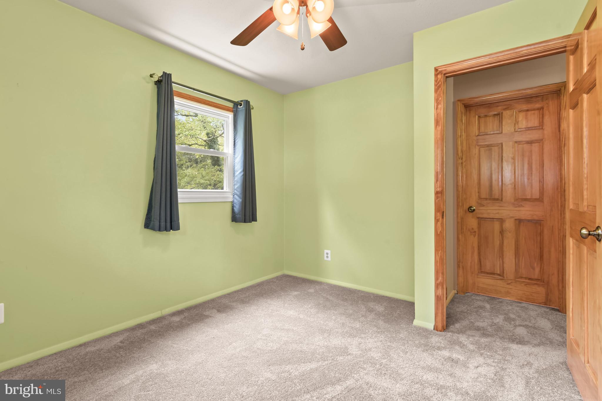 121 Tulip Dr