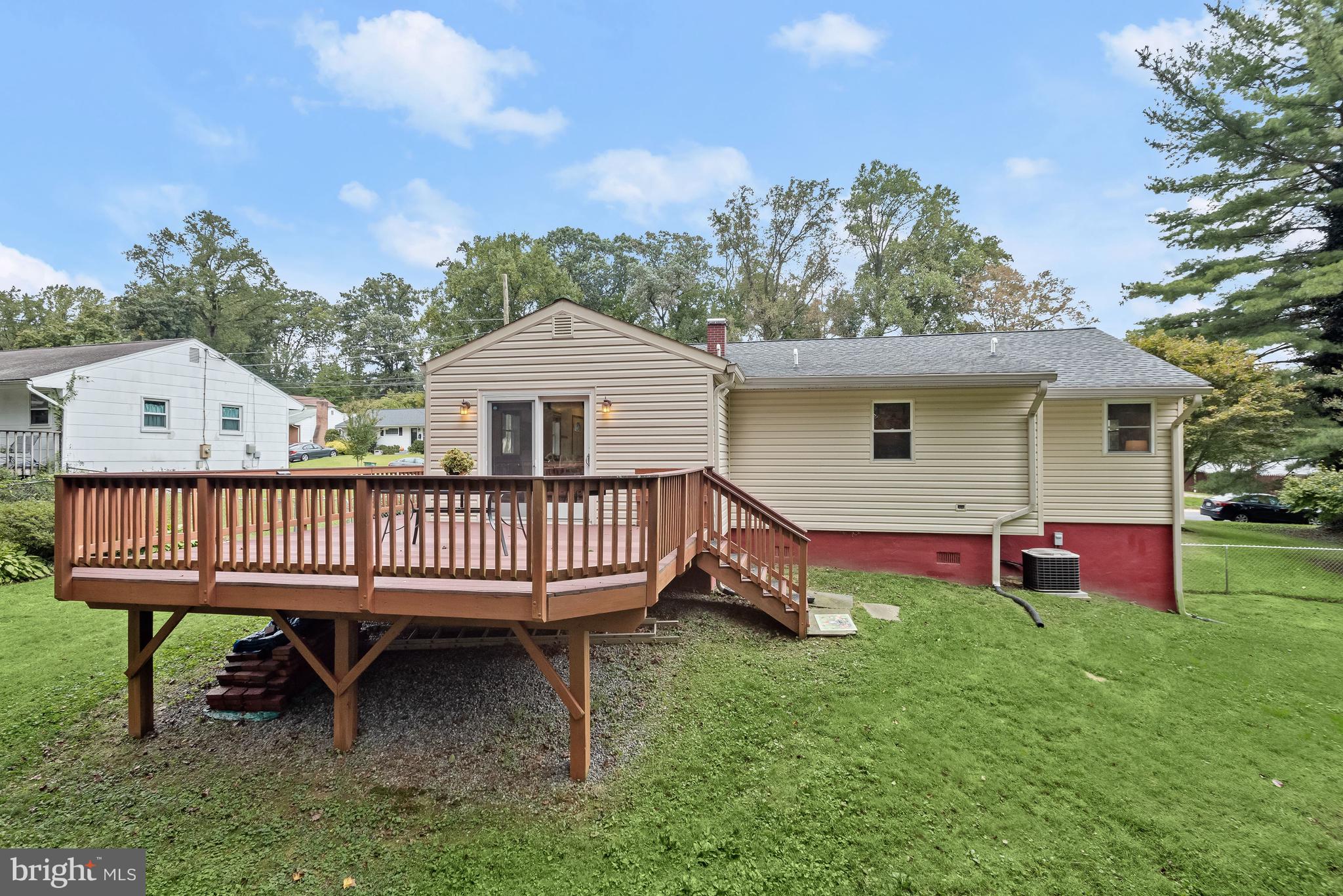 121 Tulip Dr