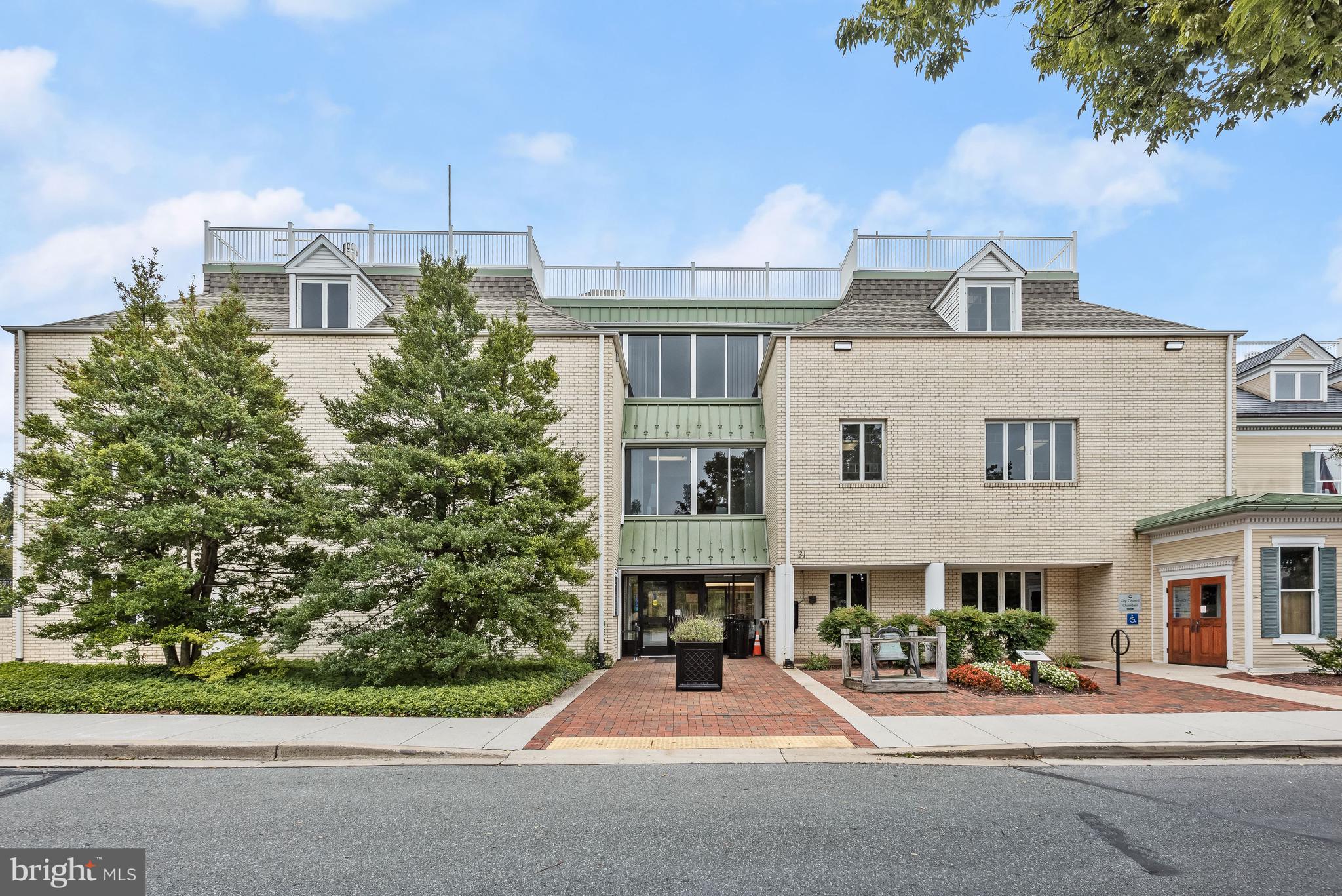 121 Tulip Dr