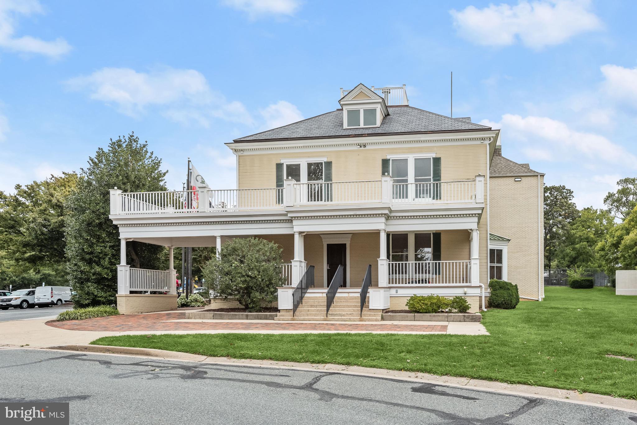 121 Tulip Dr