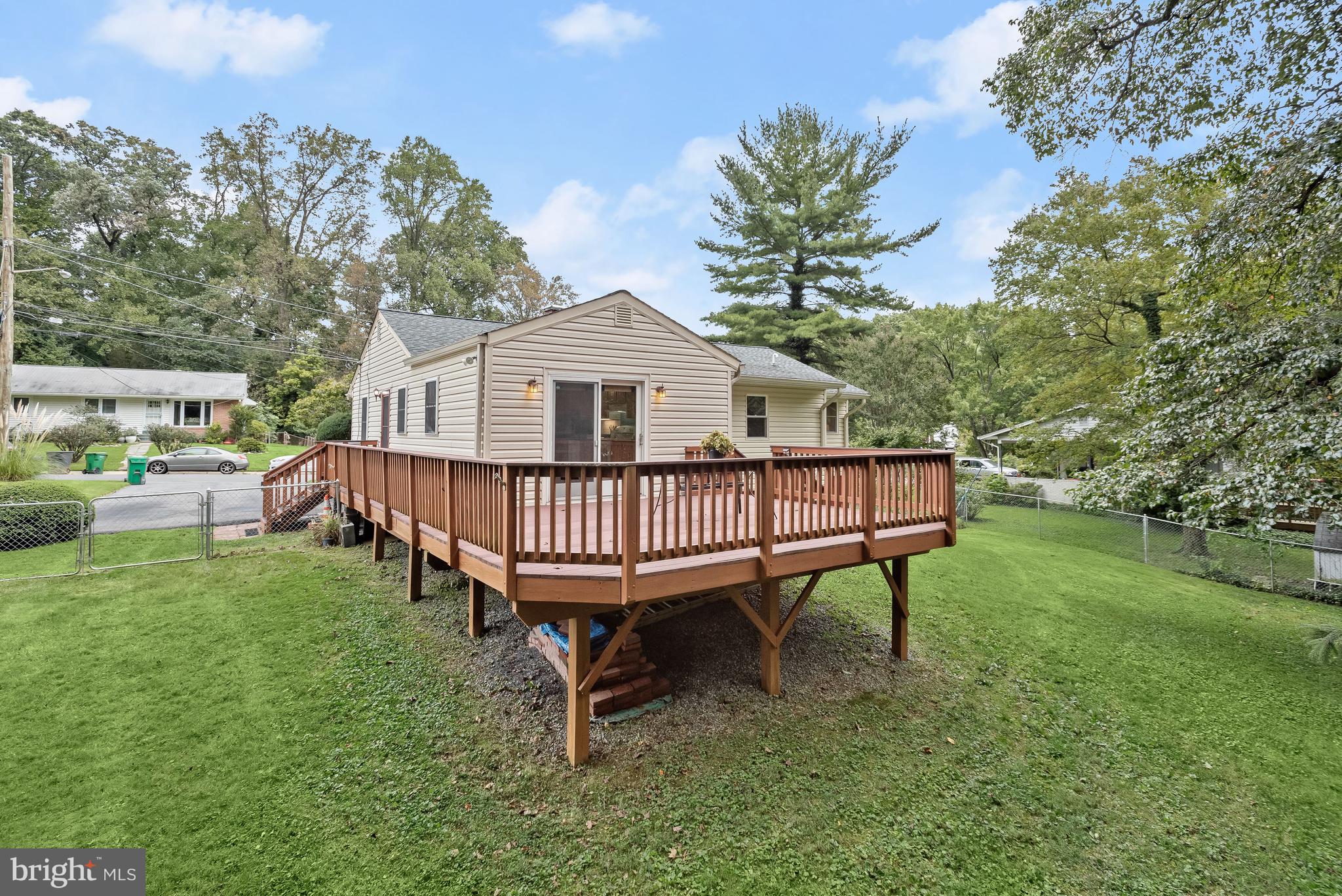 121 Tulip Dr