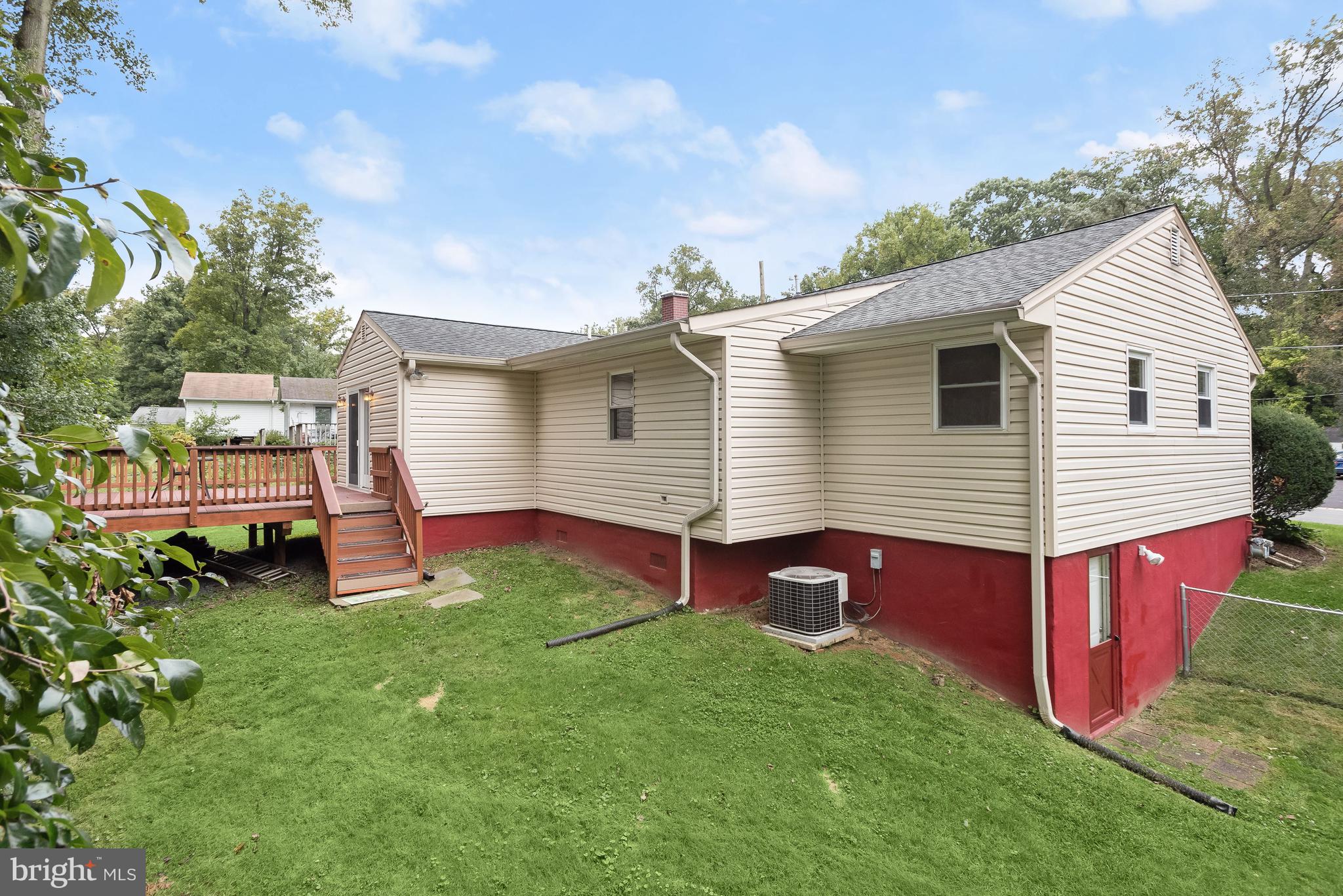 121 Tulip Dr