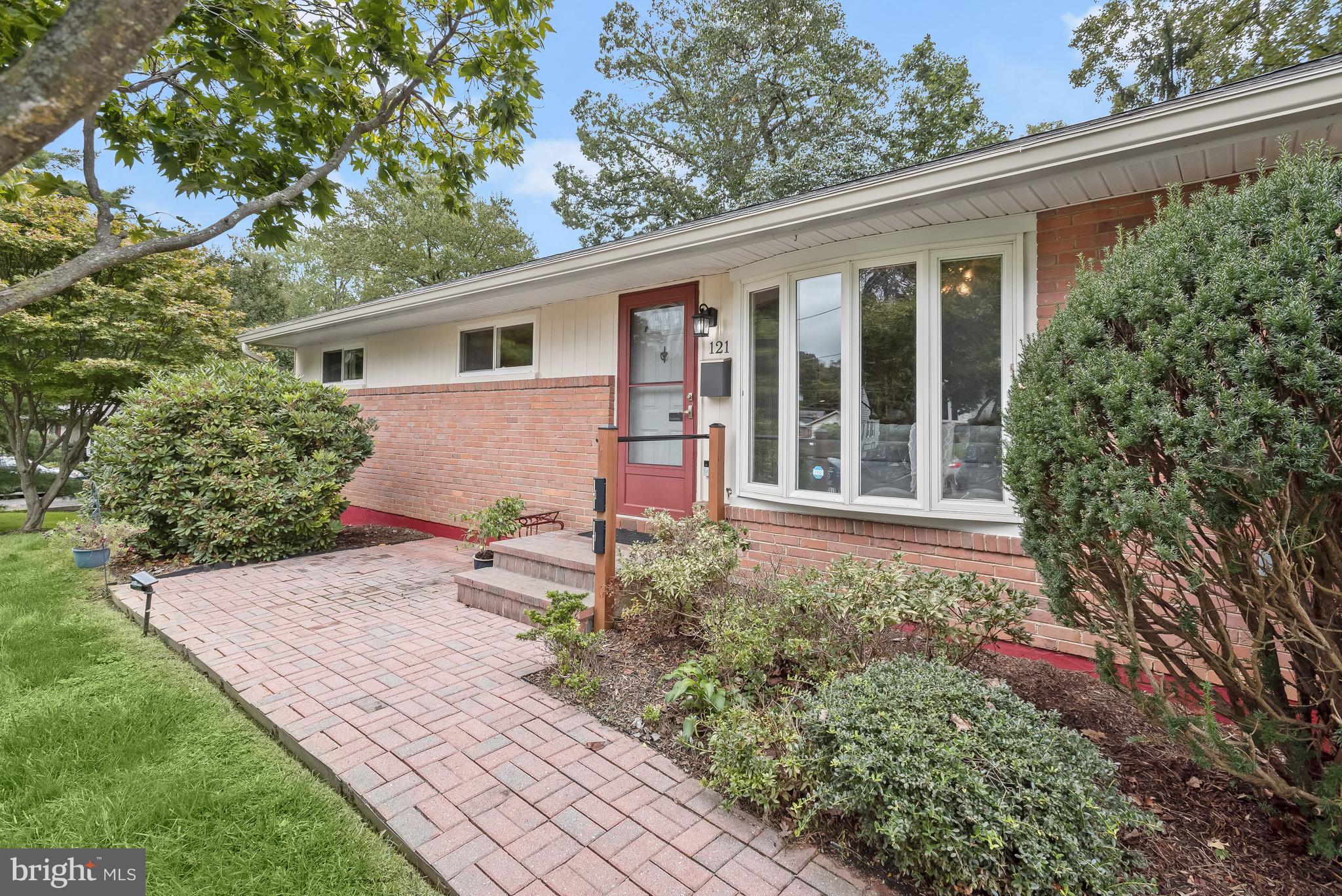 121 Tulip Dr