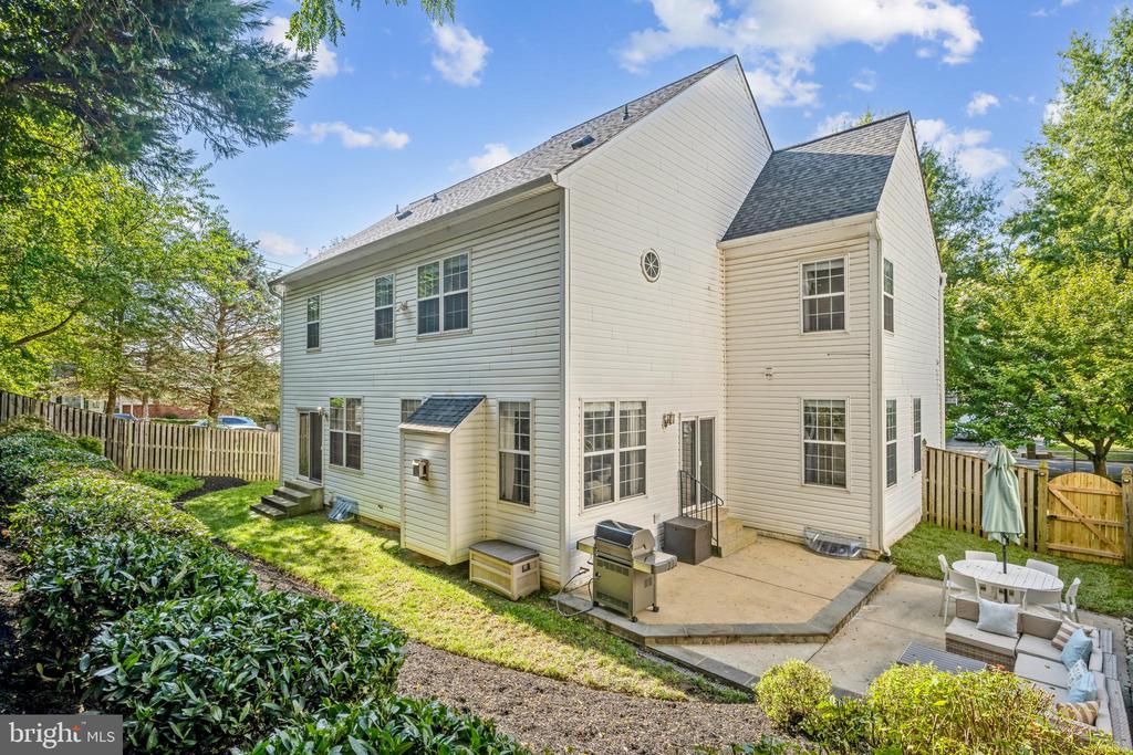 1 Big Oak Ct