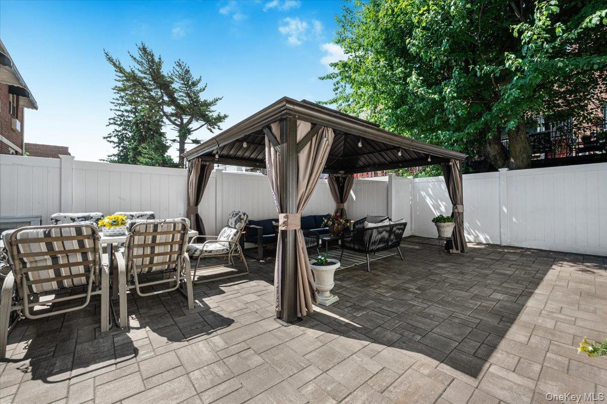 850 E 95th Street