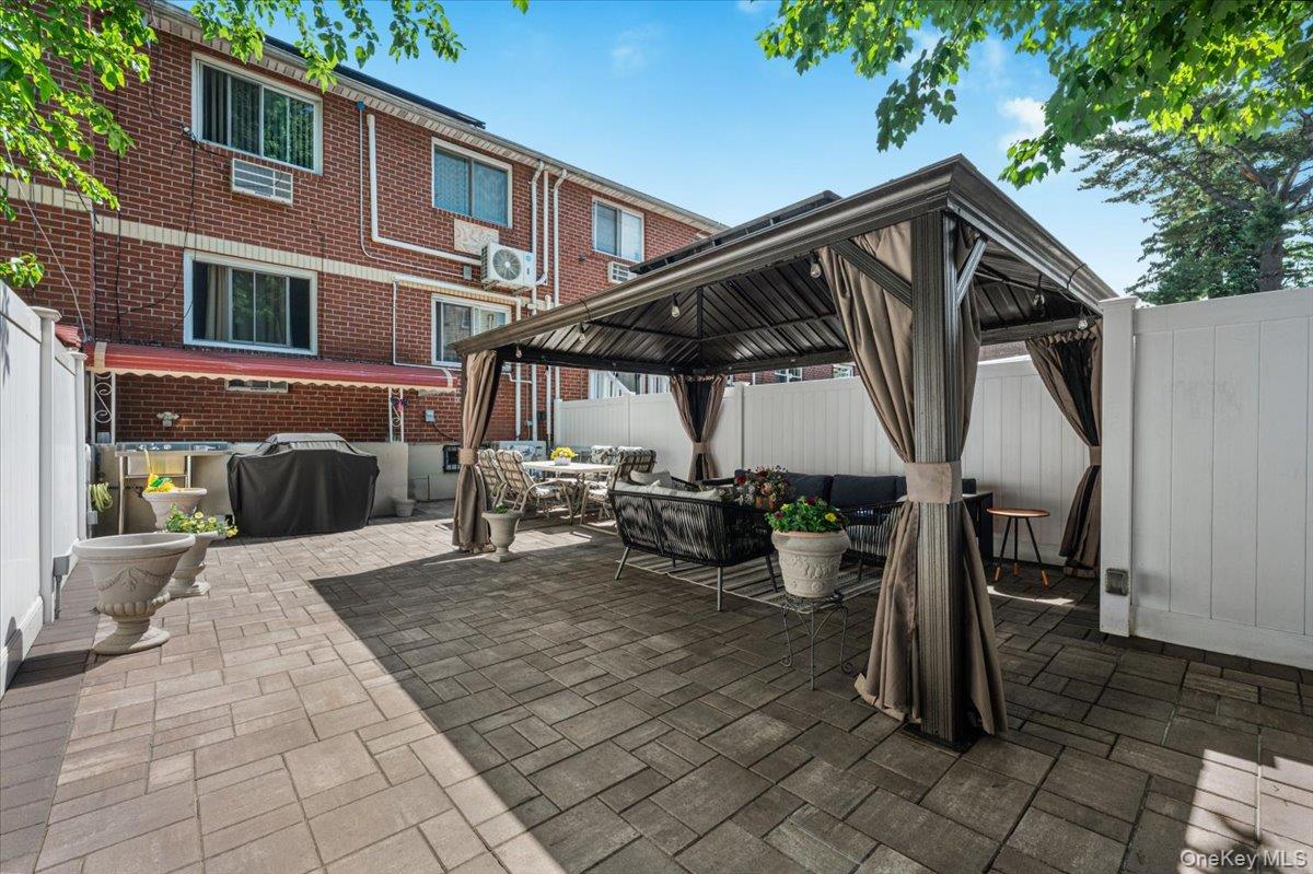 850 E 95th Street