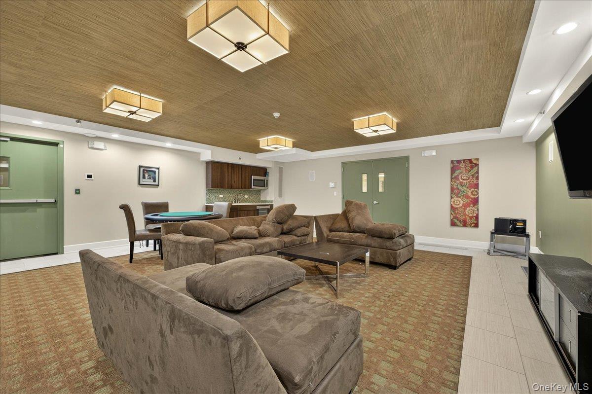 775 Lafayette Avenue Unit: 8E