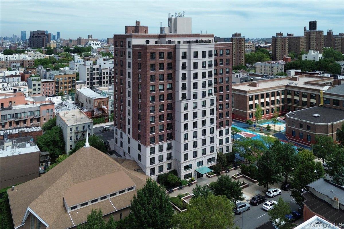 775 Lafayette Avenue Unit: 8E