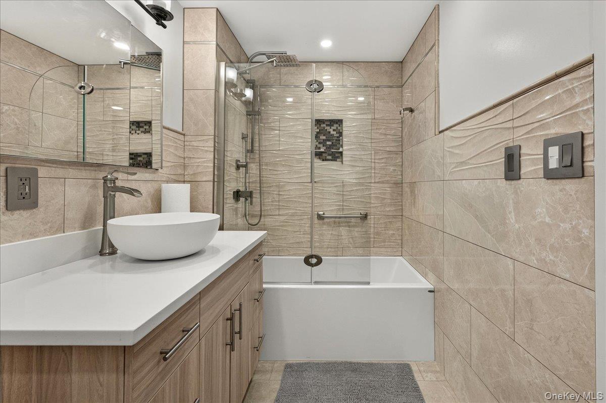 775 Lafayette Avenue Unit: 8E