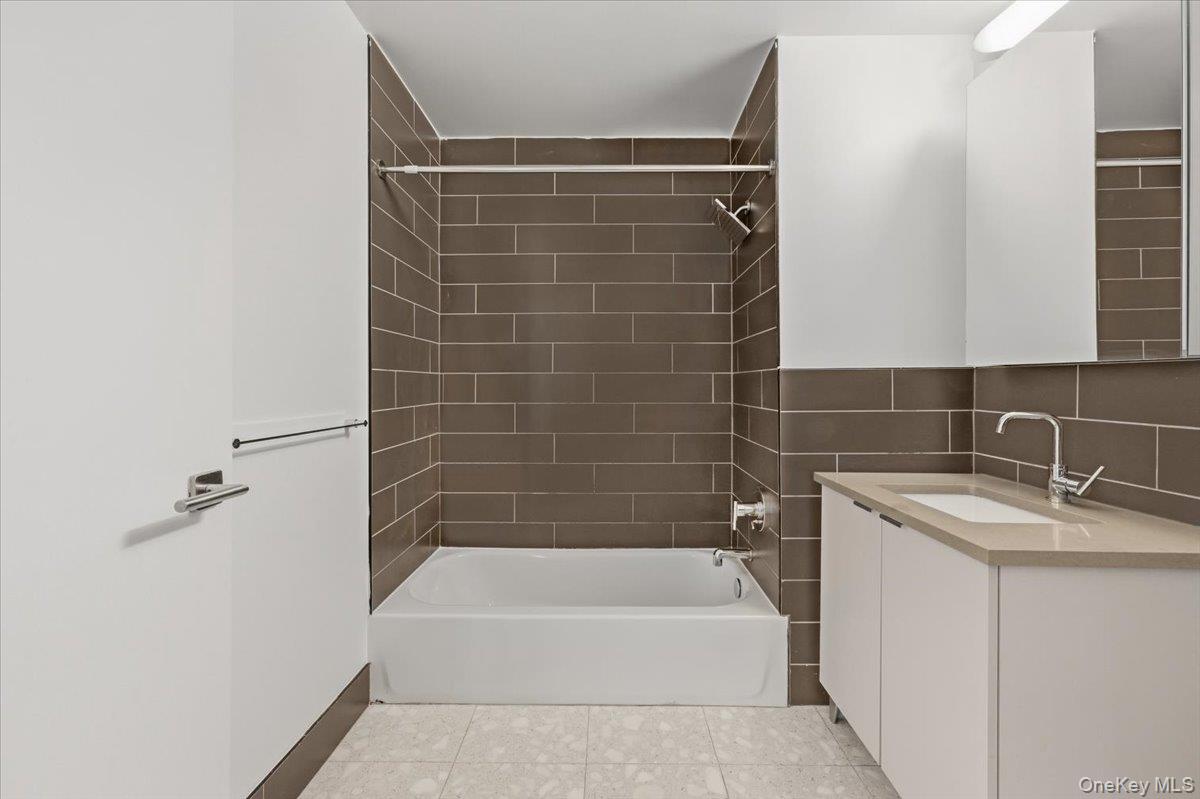 7 Dekalb Avenue Unit: 19F