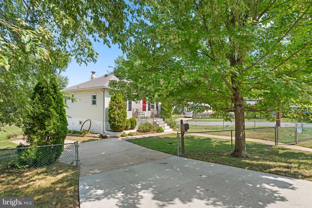 1914 Kernan Dr