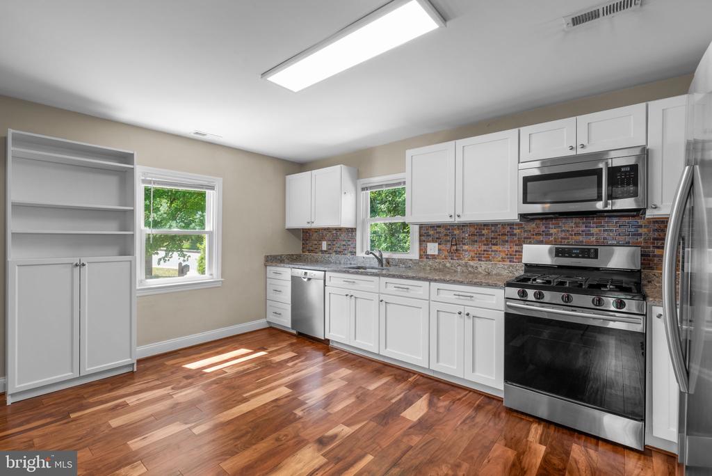 1914 Kernan Dr
