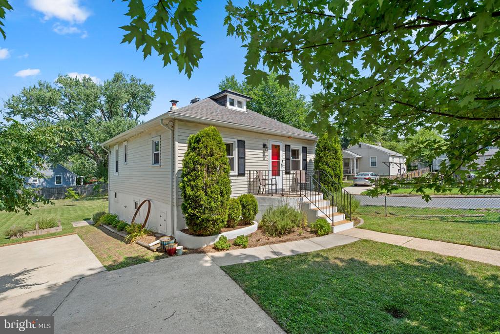 1914 Kernan Dr