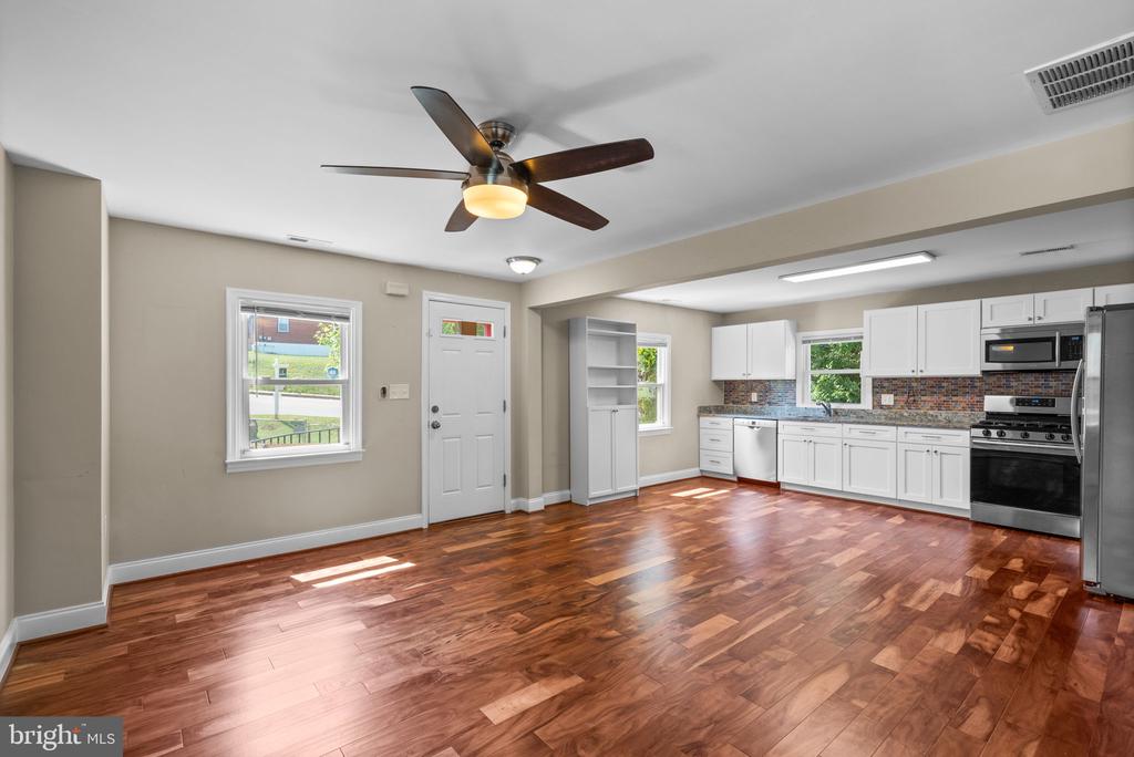 1914 Kernan Dr