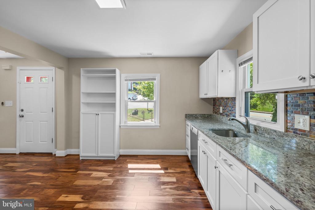 1914 Kernan Dr