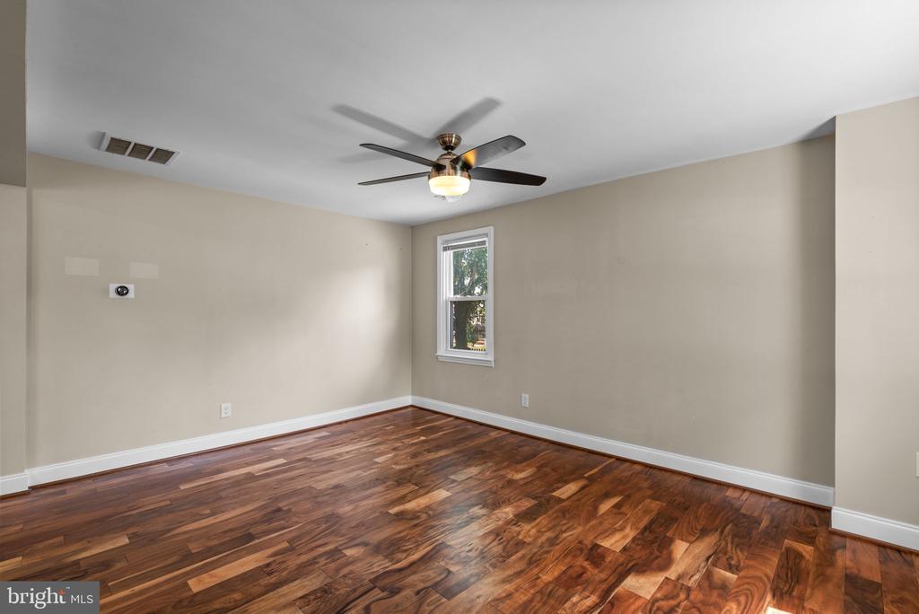 1914 Kernan Dr