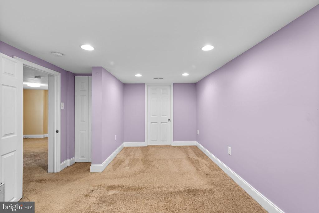 1914 Kernan Dr