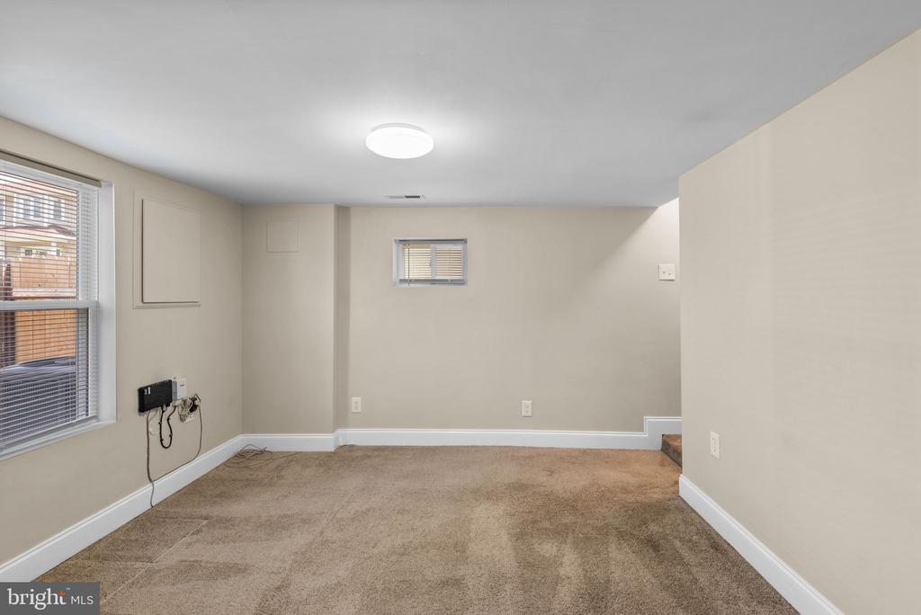 1914 Kernan Dr