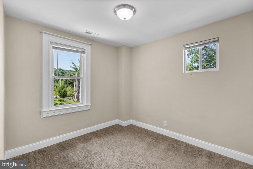 1914 Kernan Dr