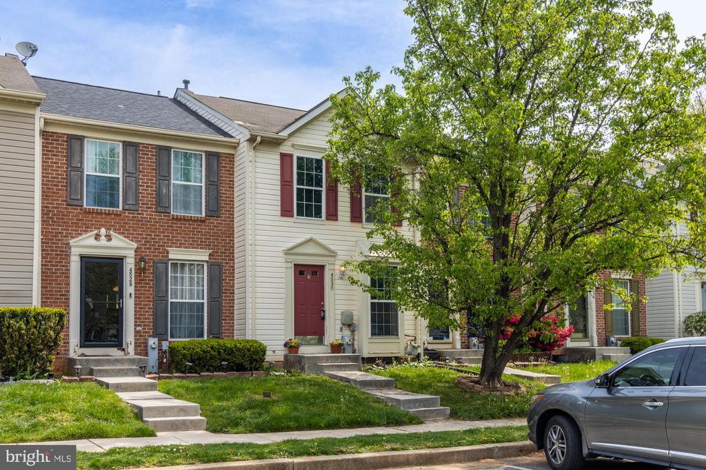 4530 Donatello Sq