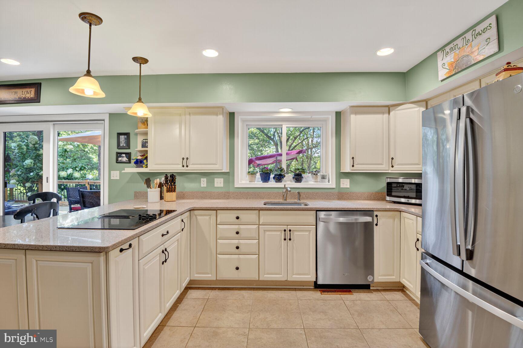 4 HUNTERS HORN COURT