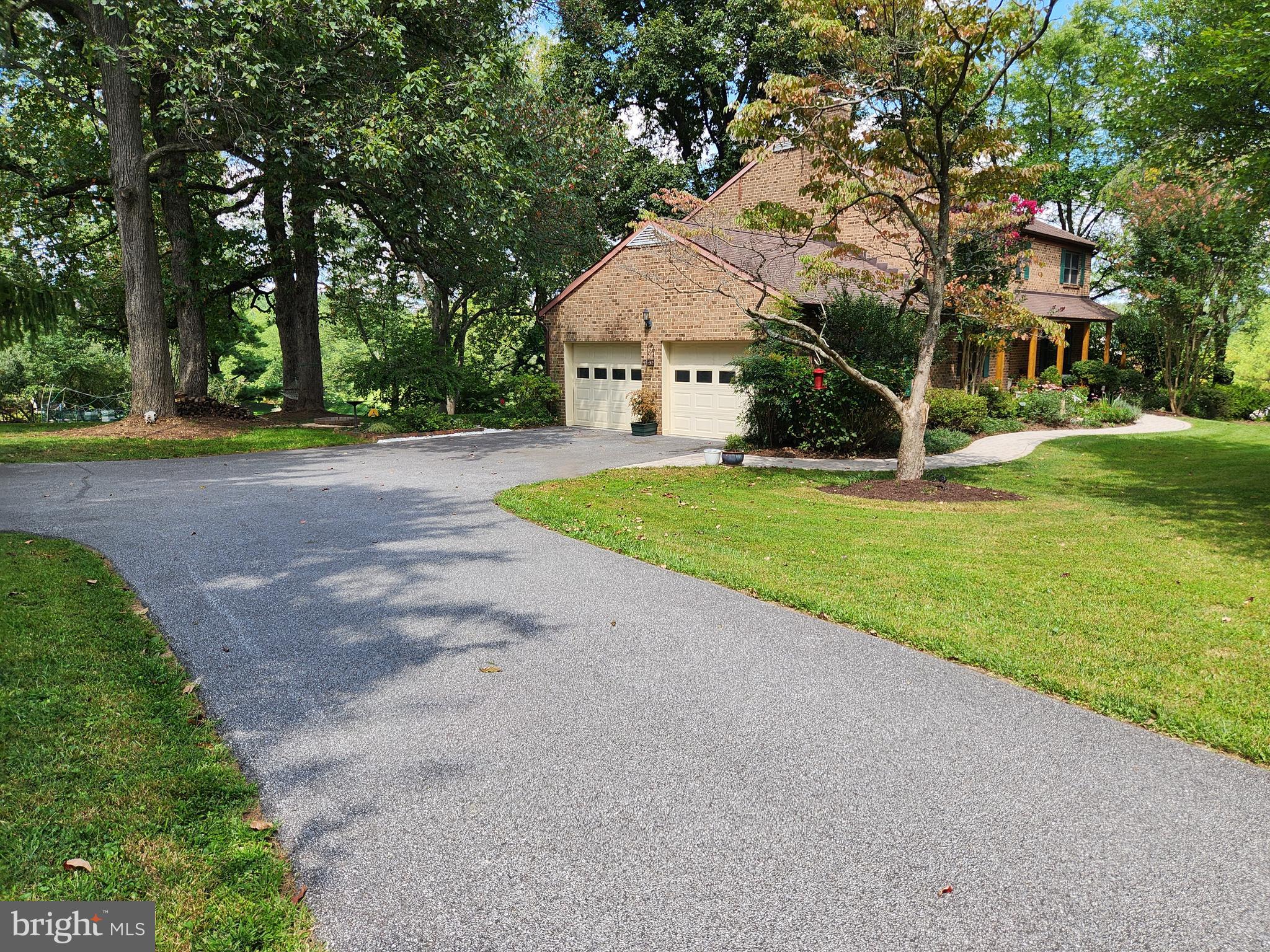 4 HUNTERS HORN COURT