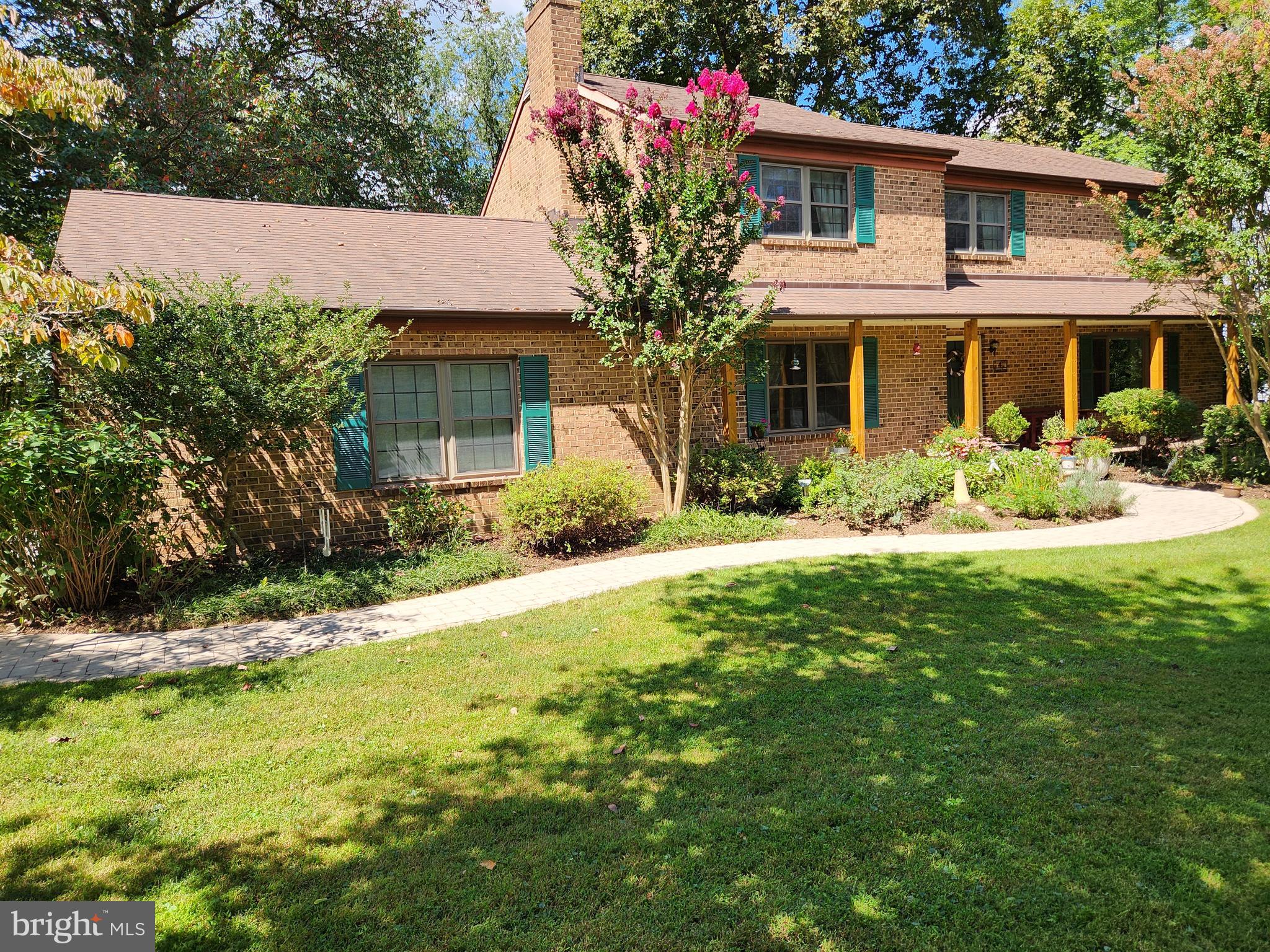 4 HUNTERS HORN COURT