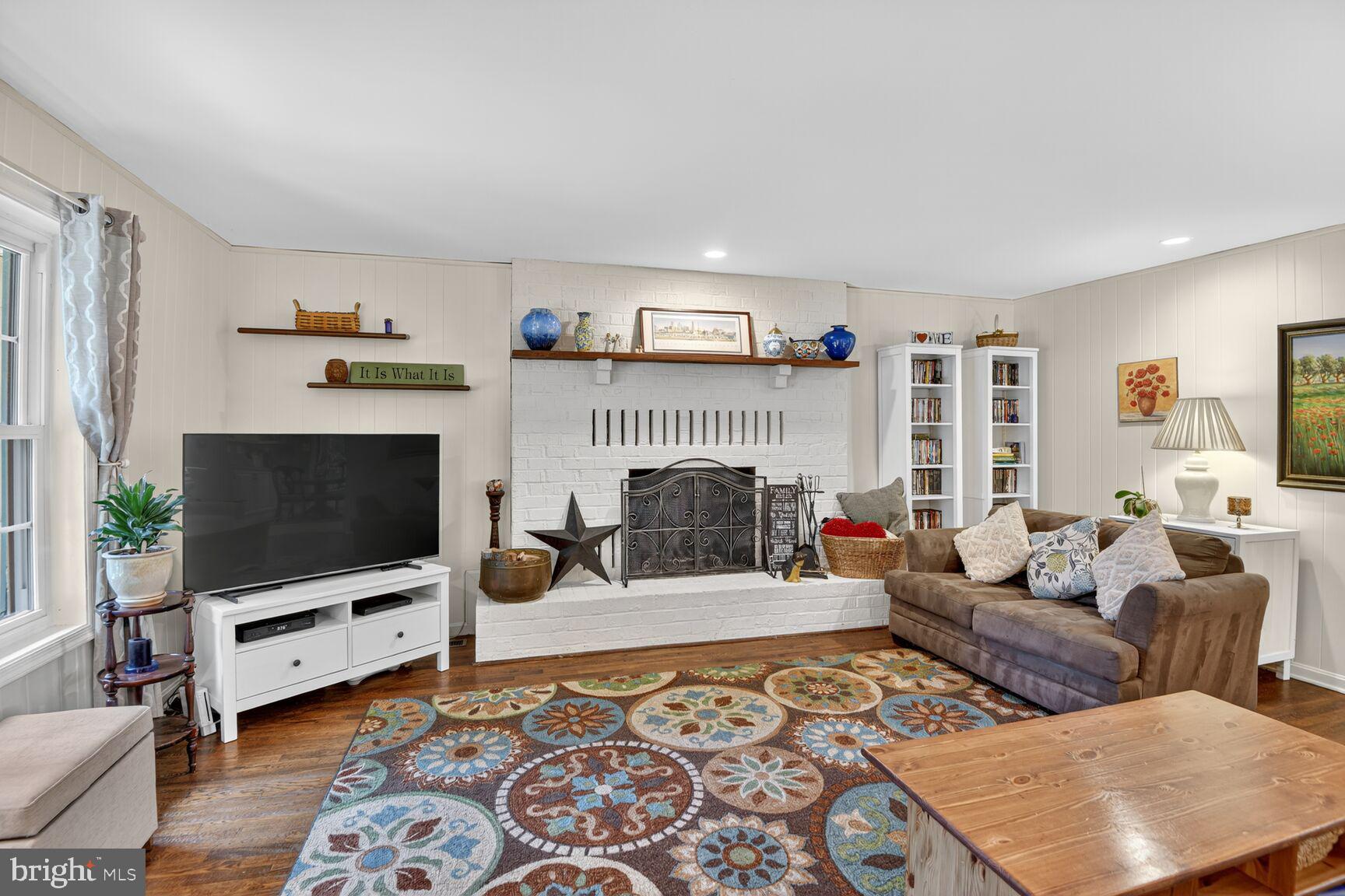 4 HUNTERS HORN COURT