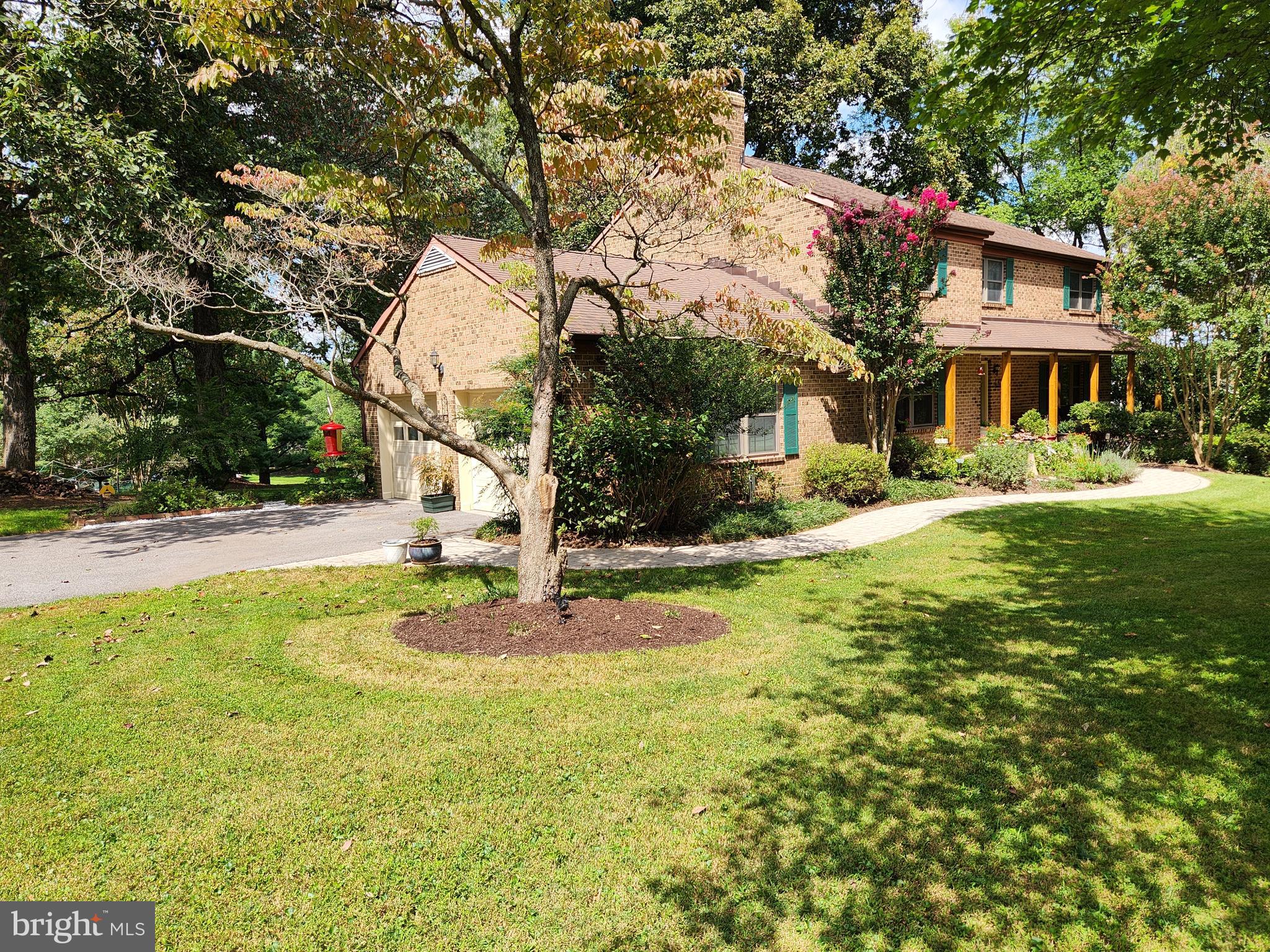 4 HUNTERS HORN COURT